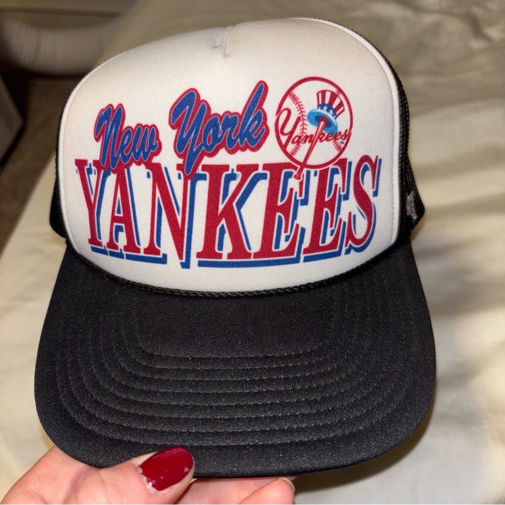 New York Yankees Black and White Cap